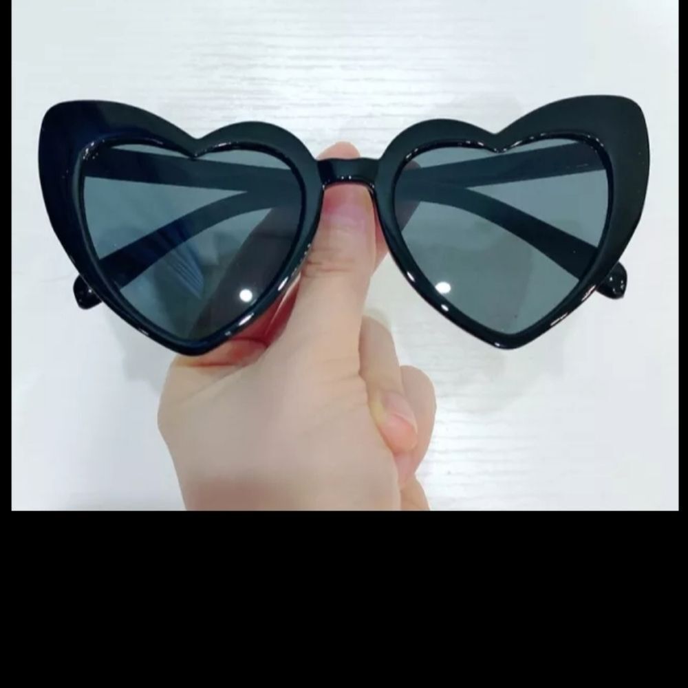 NWOT Heart Shaped Glasses- Black